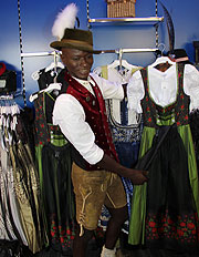Papis Loveday ist einer der Promis auf der Angermaier Trachten Nacht 2011 (©Foto: Martin Schmitz)